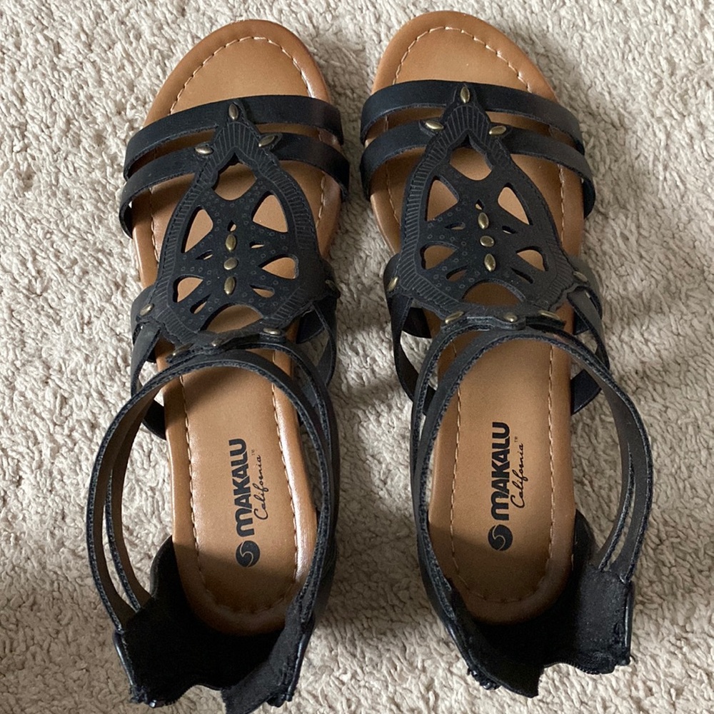 7 1/2 black with gold features sandals Makalu